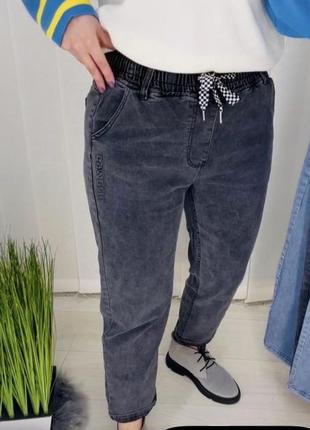 Модні утеплені джинси мом на байці великих розмірів 50-56 чорні та попелясті2 фото