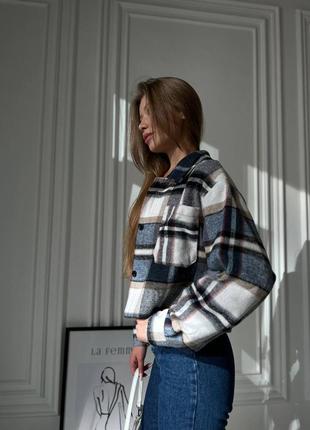 Рубашка укороченная свободного кроя на пуговицах с воротником нагрудные карманы рукав длинный манжет ткань кашемир турция