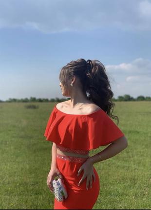 Вечернее платье ярко красного( кораллового) цвета