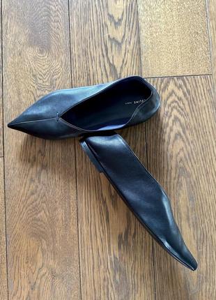Необычные туфли из натуральной кожи на плоской подошве с острым носом celine оригинал
