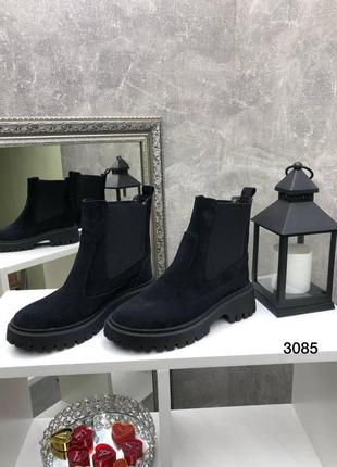 Жіночі короткі чорні замшеві черевики зимові на хутрі 36 38 40 р