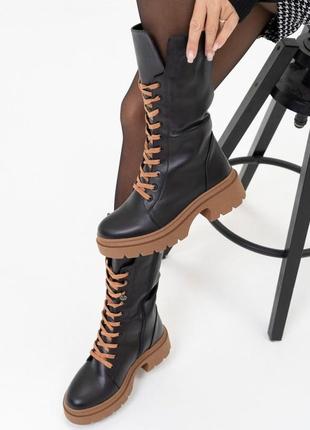 Черно-коричневые высокие ботинки на меху2 фото