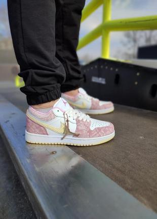 Женские кроссовки nike air jordan retro 1 low