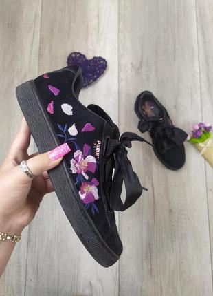 Кеди жіночі puma suede heart flowery wn's чорні з вишивкою розмір 387 фото