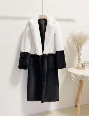 Черно-белая шуба миди