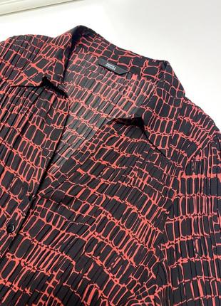 Красивая блуза из пласерированной ткани в крокодилий принт marks &amp; spencer8 фото