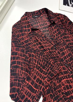 Красивая блуза из пласерированной ткани в крокодилий принт marks &amp; spencer7 фото