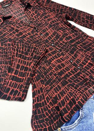 Красивая блуза из пласерированной ткани в крокодилий принт marks &amp; spencer4 фото