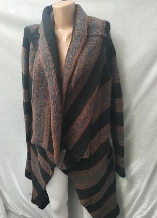 Теплюща накидка з кишенями. вовна у складi