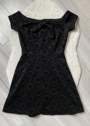 Маленькое черное платье принт платья