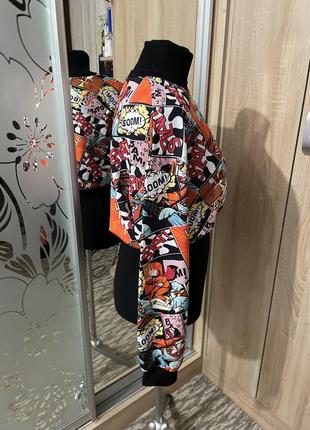 Яркий укороченный свитшот