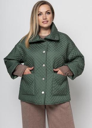 Комфортная зеленая куртка на синтепухе осень-весна 2023, больших размеров от 50 до 58