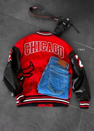 Бомбер оверсайз красный с принтами