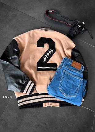 Бомбер оверсайз красный с принтами