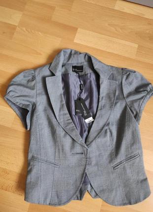 Сірий піджак з коротким рукавом кофта