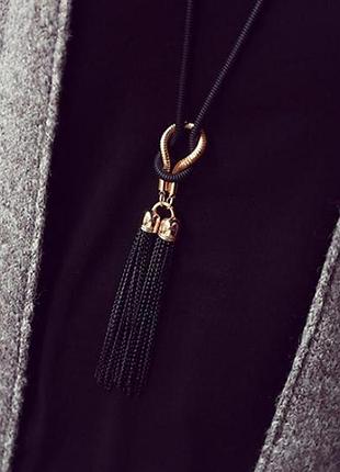 Кулон підвіска на довгому ланцюжку з пензликом чорна із золотом гнуться2 фото