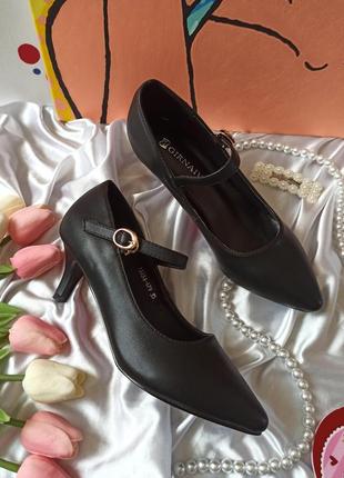 Чорні туфлі човники на маленькому каблуку шпильці з гострим носиком3 фото
