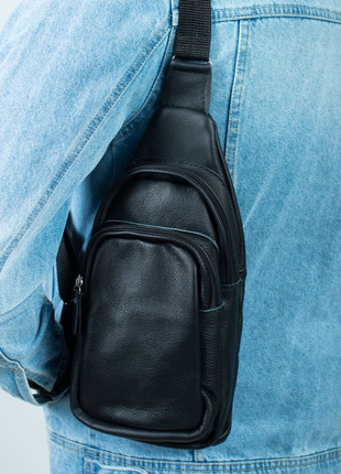 Стильная мужская сумка - бананка, слинг нагрудная из натуральной кожи на молнии чёрная4 фото