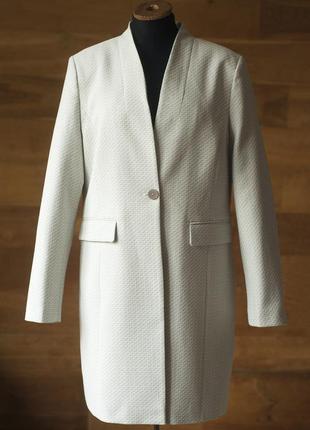 Блакитний подовжений піджак жіночий alba moda, розмір l, xl