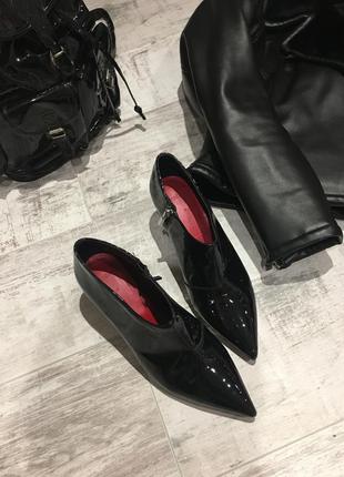 Zara лаковые  туфли/-высокие туфли с замочками