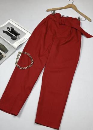Стильные красные брюки