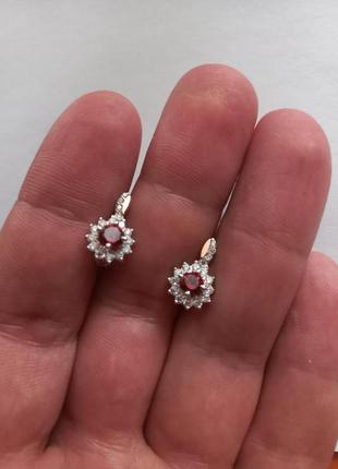 Детские серебряные серьги с золотыми вставками.