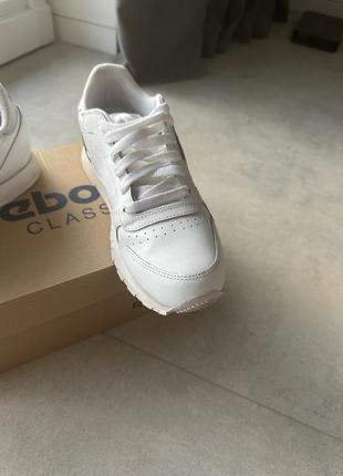 Кожаные кроссовки reebok classic gy0953 цвет белый