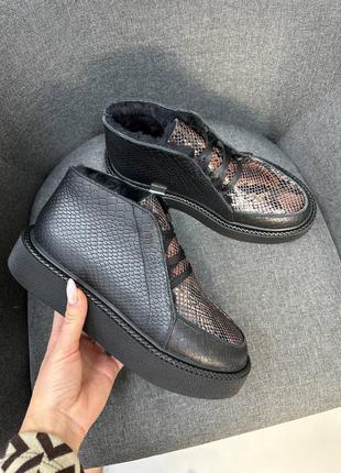 Черные ботинки хайтопы из натуральной кожи с тиснением под рептилию