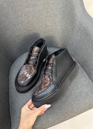 Черные ботинки хайтопы из натуральной кожи с тиснением под рептилию2 фото