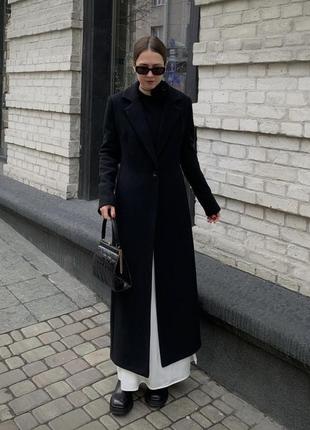 Класичне подовжене пальто по фігурі