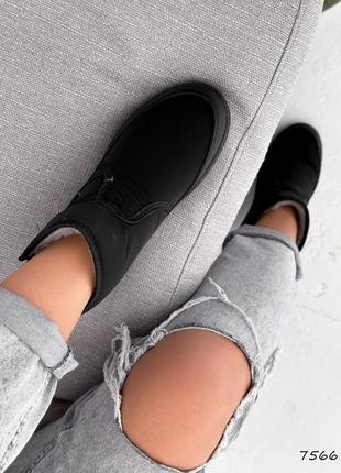 Чорні зимові спортивні черевики дутики на товстій підошві10 фото