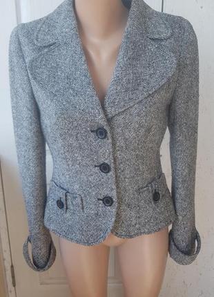 Базовий жіночій піджак