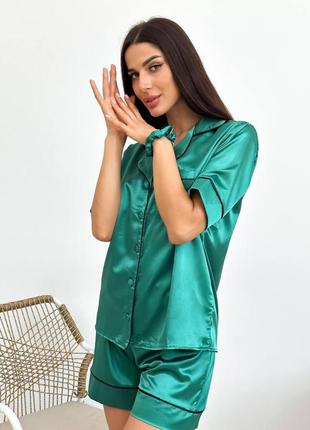 Жіноча піжама з шортиками зелена3 фото