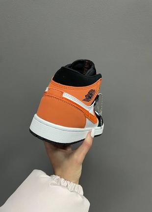 Кроссовки nike air jordan 1 retro «&nbsp;orange patent swoosh&nbsp;»7 фото