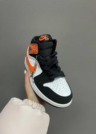 Кроссовки nike air jordan 1 retro «&nbsp;orange patent swoosh&nbsp;»5 фото