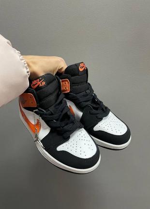 Кроссовки nike air jordan 1 retro «&nbsp;orange patent swoosh&nbsp;»6 фото