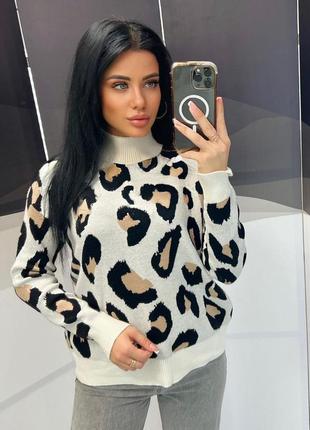 Женский свитер с воротничком в леопардовый принт7 фото