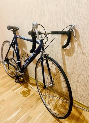 Алюминиевый шоссейный велосипед с дуалами голландского бернда batavus1 фото