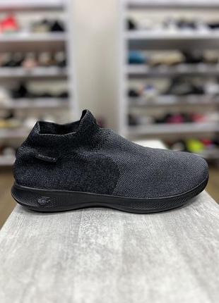 Легкие такстильные кроссовки sketchers