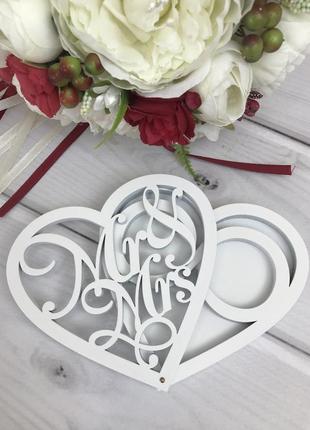Весільна підставка для обручок