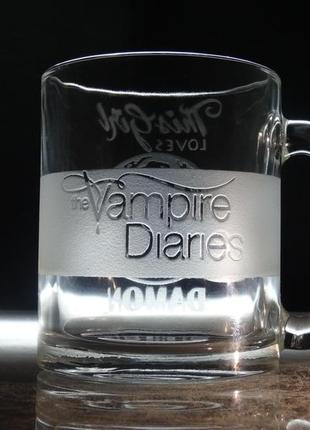Чашка з гравіюванням "щоденники вампіра" this girl loves damon sanddecor3 фото