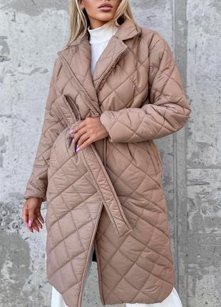 Пальто стеганое бежевое теплое с поясом батал