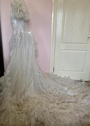 Сукня весільна вінтажна вишита довгий шлейф з пишними рукавами буфи5 фото