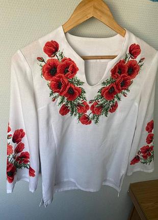 Вышиванка женская с вышитыми маками