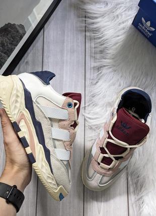Жіночі кросівки адідас