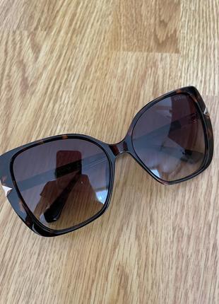 Очки солнцезащитные guess