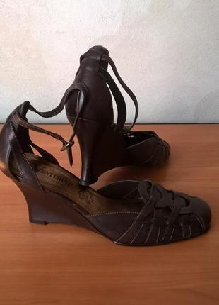 Стильні шкіряні туфлі-босоніжки, італія. розмір 40