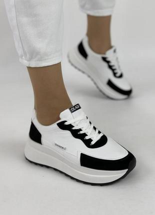 Жіночі чорно - білі кросівки