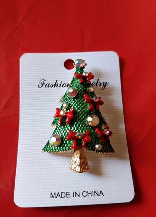 Брошь новогодняя елка с красными бантами