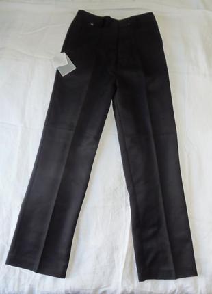 Черные школьные брюки р.32,на 10 лет